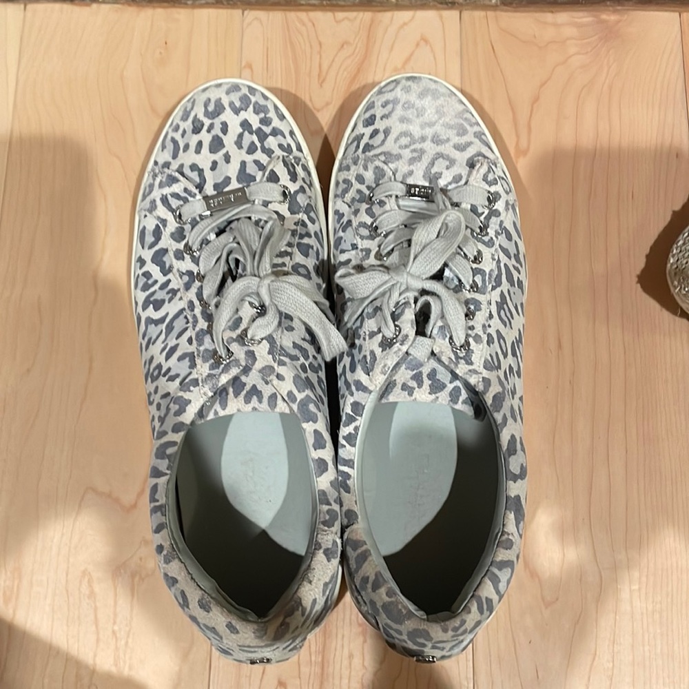 J/slides size 10 slightly worn